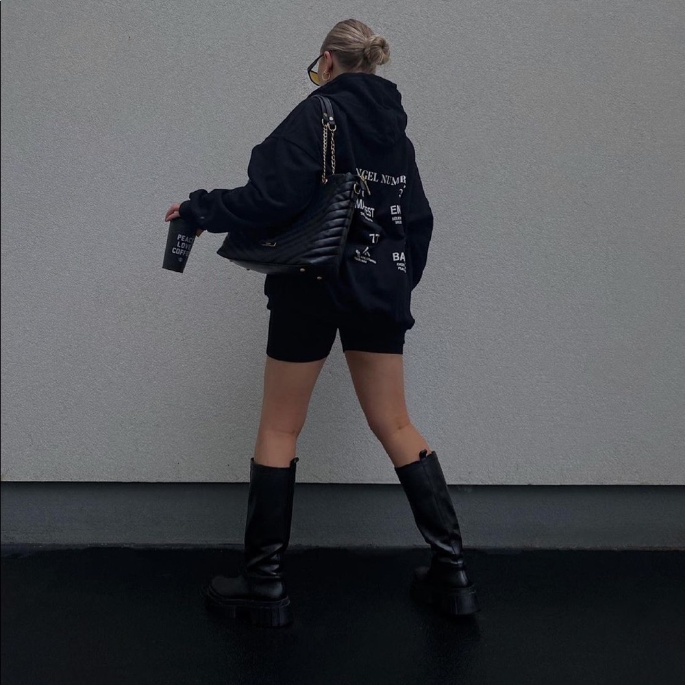 🌺☀️HP☀️🌺 𝐋𝐀𝐒𝐓 𝗡𝗪𝗧 𝗭𝗮𝗿𝗮 • High Shaft Treaded Sole Boots - Picture 6 of 17